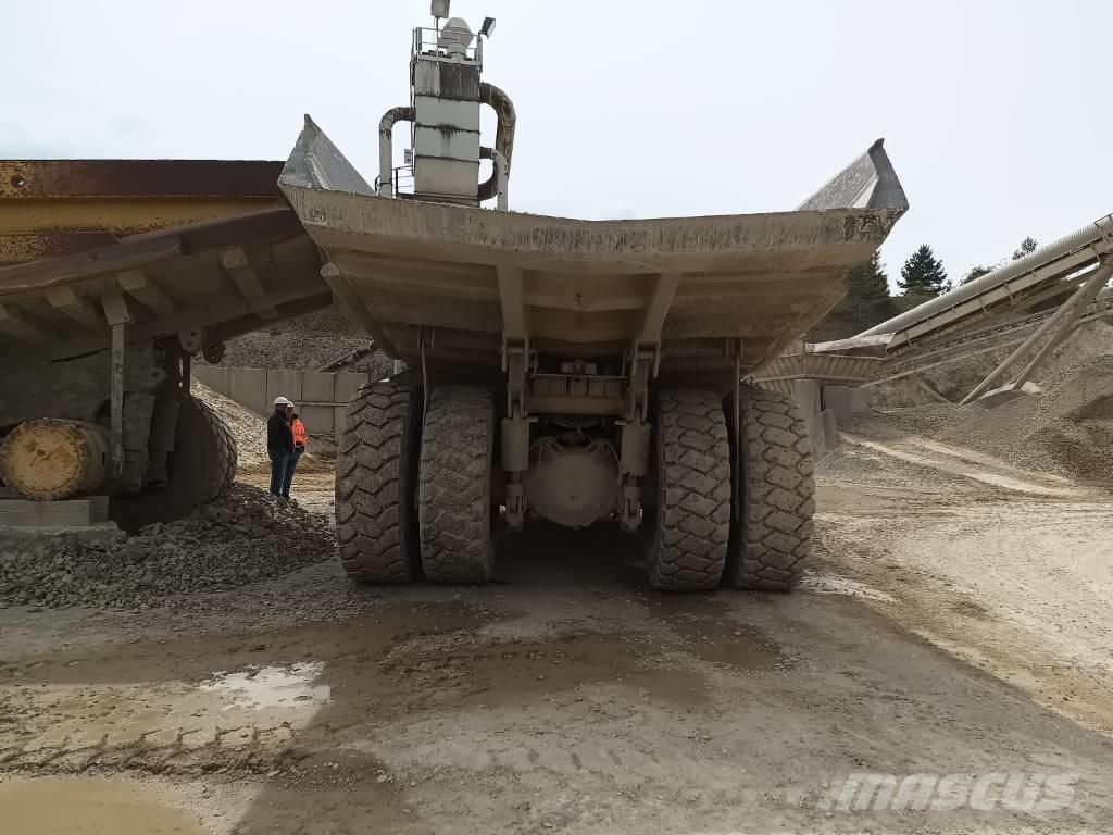 Komatsu HD 605-5 Starre dumptrucks