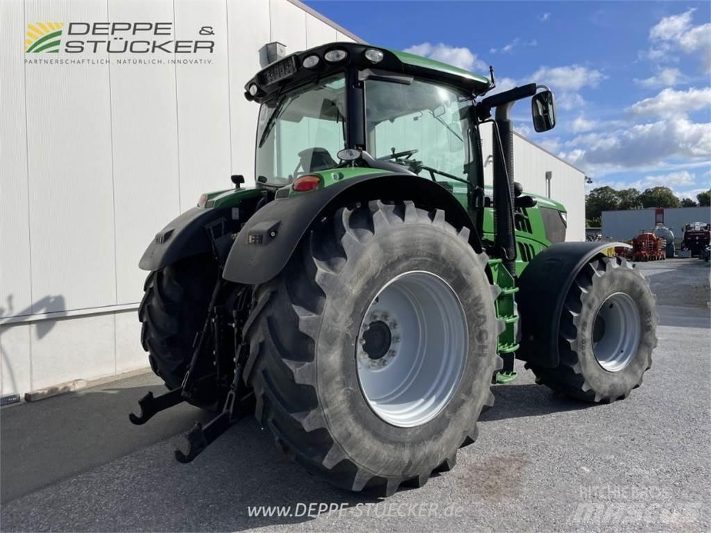John Deere 6210R Tractoren
