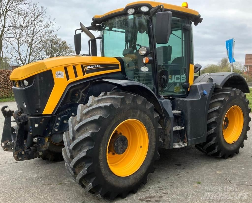 JCB 4220 Fastrac Tractoren