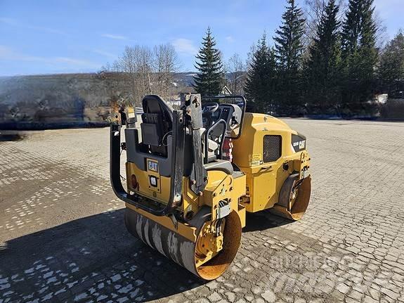 CAT CB24B Asfaltafwerkmachines
