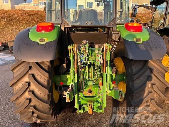 John Deere 6110MC Tractoren