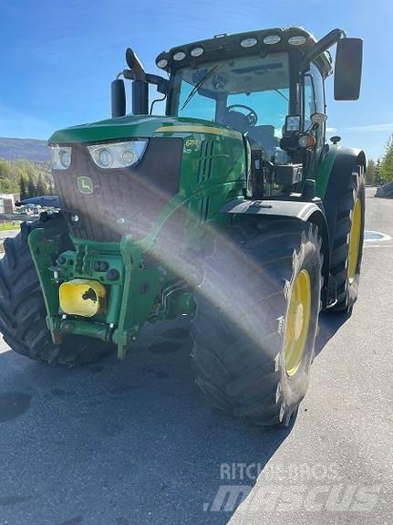 John Deere 6215 R Tractoren
