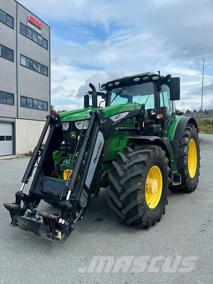 John Deere 6215 R Tractoren