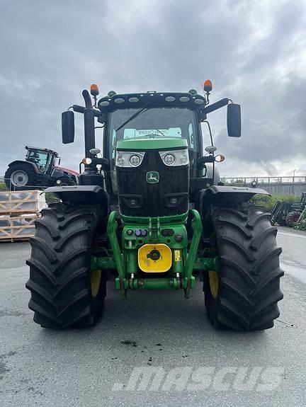 John Deere 6215R Tractoren