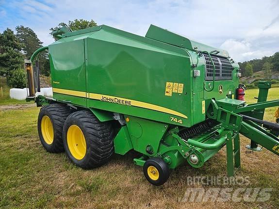 John Deere 744 Ronde-balenpersen