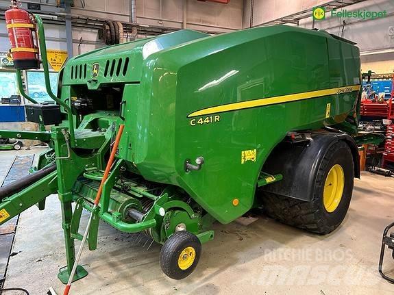 John Deere C441R Ronde-balenpersen