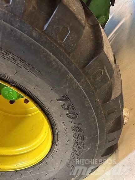 John Deere C441R Ronde-balenpersen