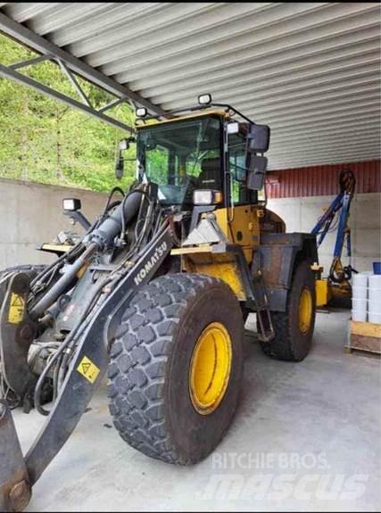 Komatsu WA200 PT Wielladers