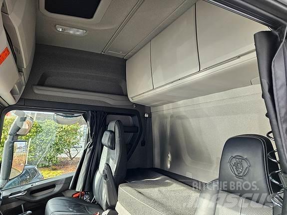 Scania R560 A6x2NB Trekkers