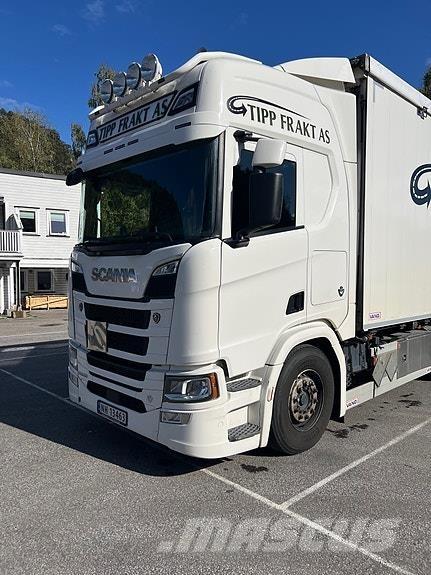 Scania R660 Bakwagens met gesloten opbouw