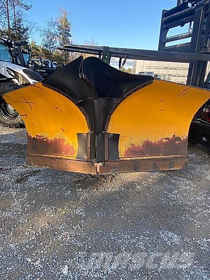 Tellefsdal 2700 V Sneeuwschuivers en -ploegen