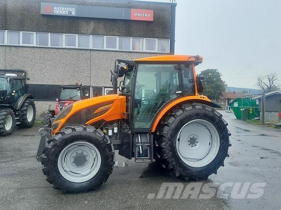 Valtra A114 Tractoren