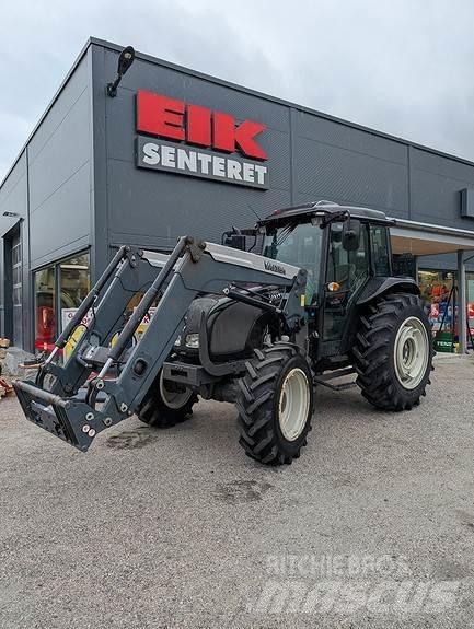 Valtra A83 Tractoren