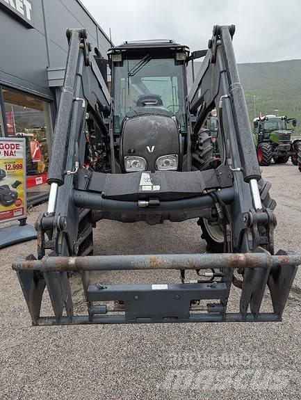Valtra A83 Tractoren