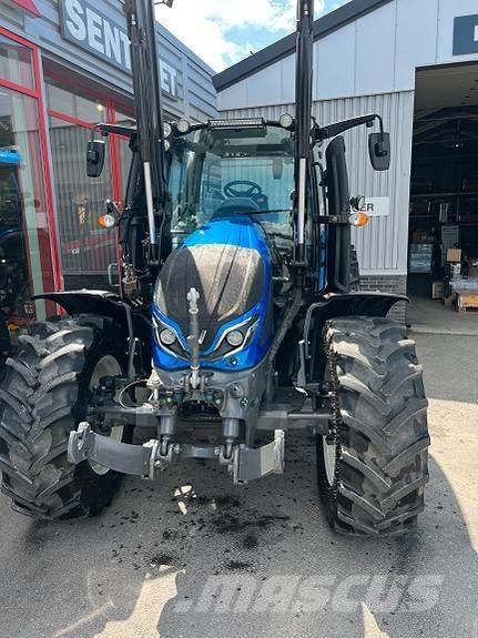 Valtra G135 Activ Tractoren