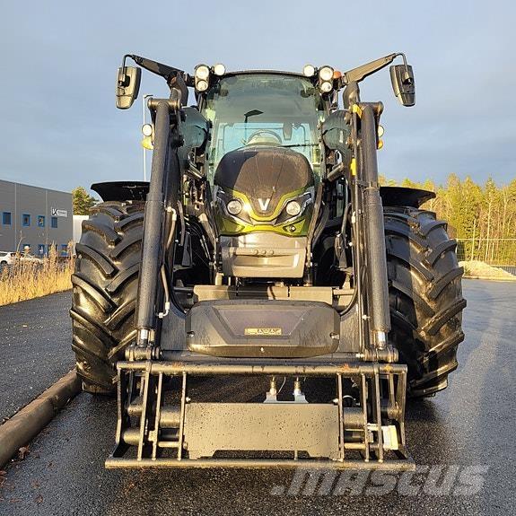 Valtra G135 Active Tractoren