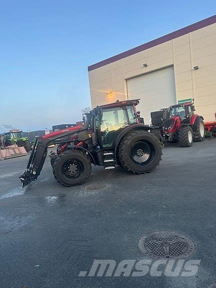 Valtra G135 Versu Tractoren