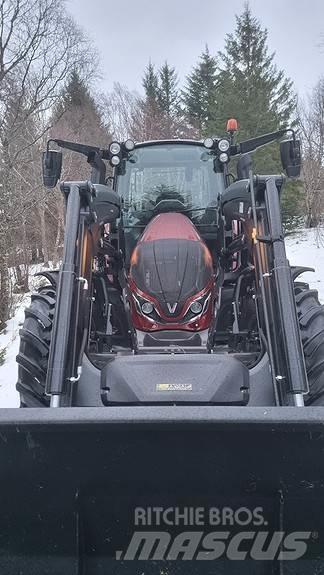 Valtra G135A Tractoren