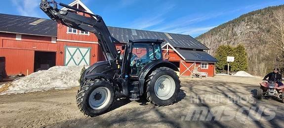 Valtra N135 Tractoren