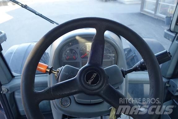 Valtra T213 Versu Tractoren