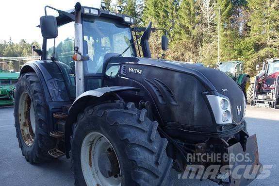 Valtra T213 Versu Tractoren