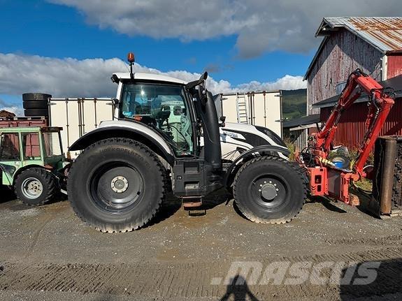 Valtra T214 Versu Tractoren