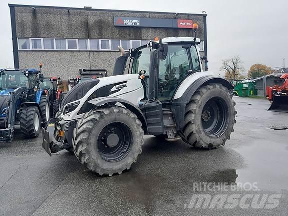 Valtra T234 Tractoren