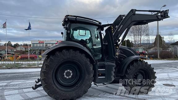 Valtra T235 Tractoren