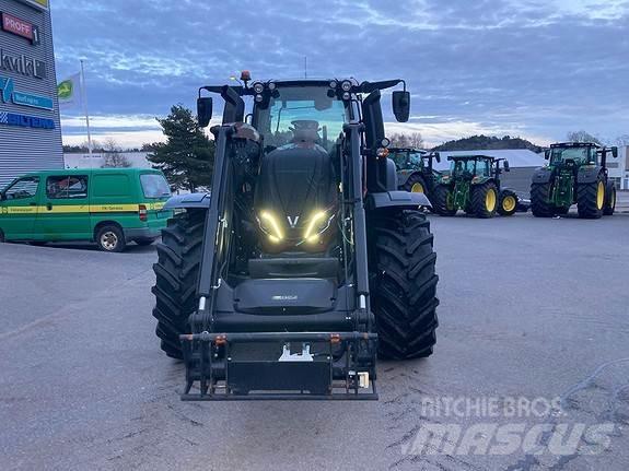 Valtra T235 Tractoren
