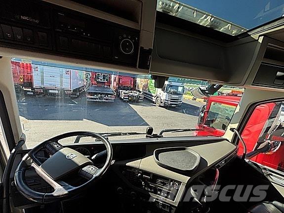 Volvo  Containertrucks met kabelsysteem