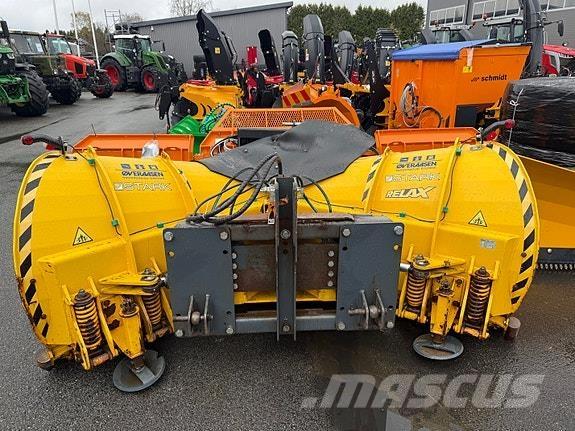   Sneeuwschuivers en -ploegen