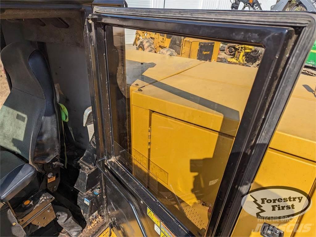 CAT 559D Boomstamladers