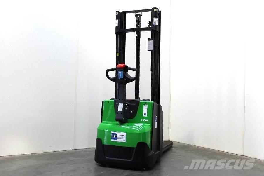 Cesab S 212 / 330 Stapelaar meeloop