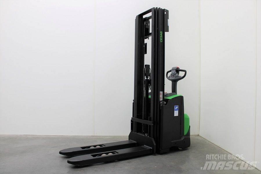 Cesab S 214 / 445 Stapelaar meeloop