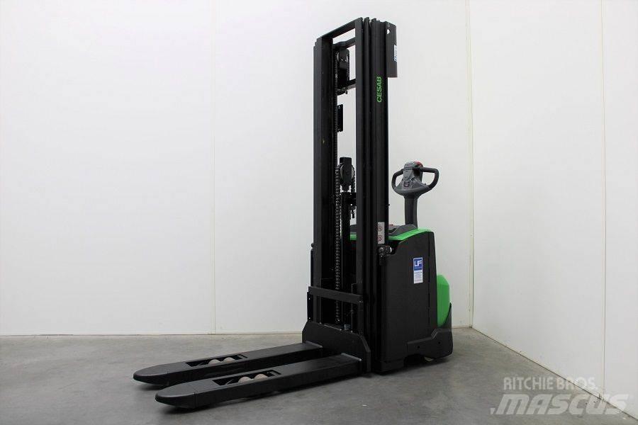 Cesab S 214 / 445 Stapelaar meeloop