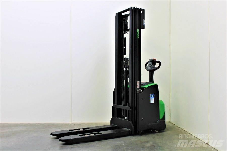 Cesab S 214 L / 445 Stapelaar meeloop
