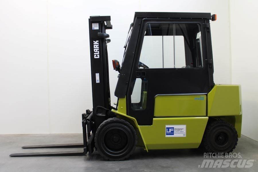 Clark DPM 30 Diesel heftrucks