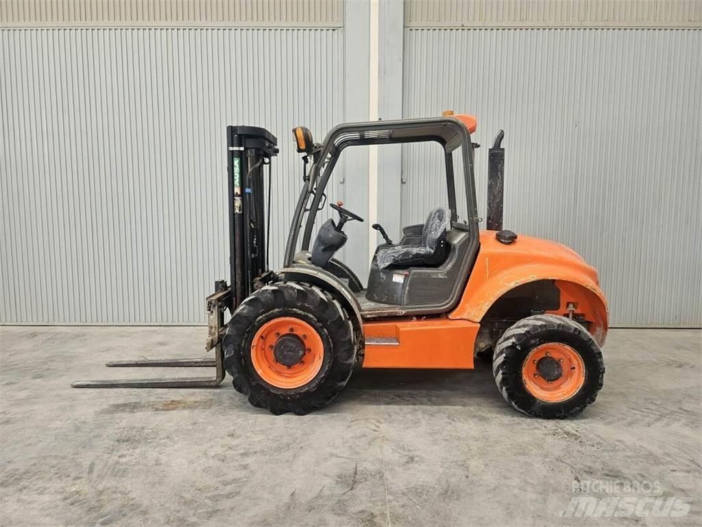 Ausa C250H Vorkheftruck voor zwaar terrein