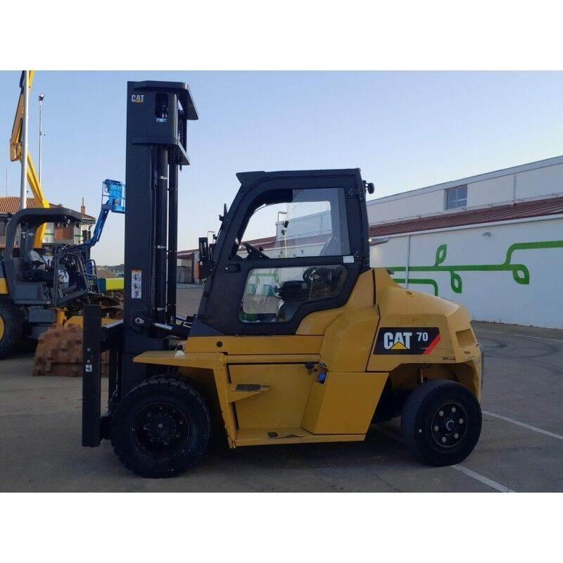 CAT DP70N1 Vorkheftruck voor zwaar terrein