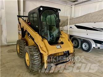 CAT 272D2 Schrankladers