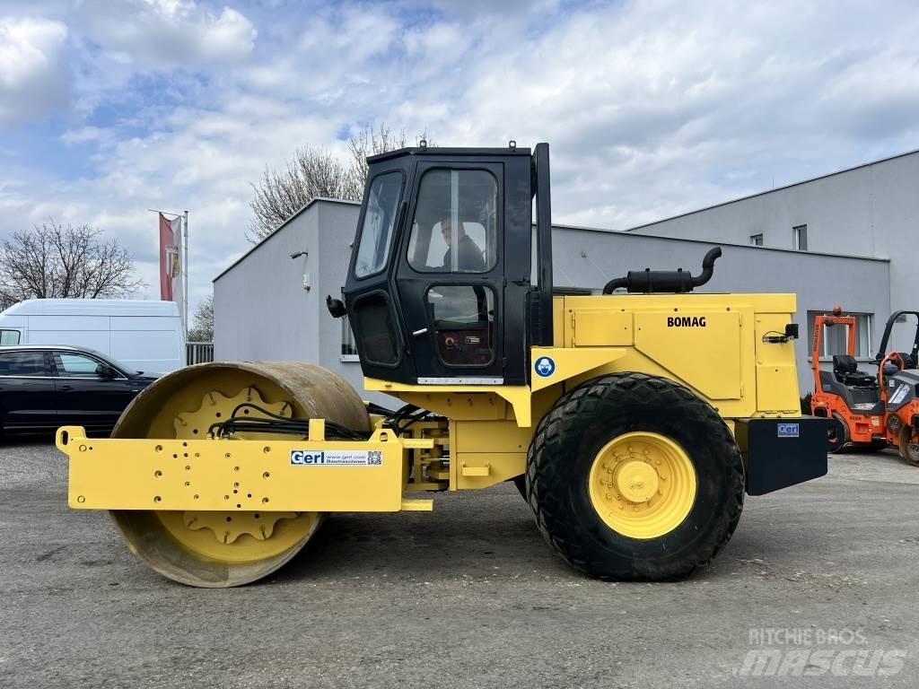 JCB Vibromax W 1402 D Trilrolwalsen