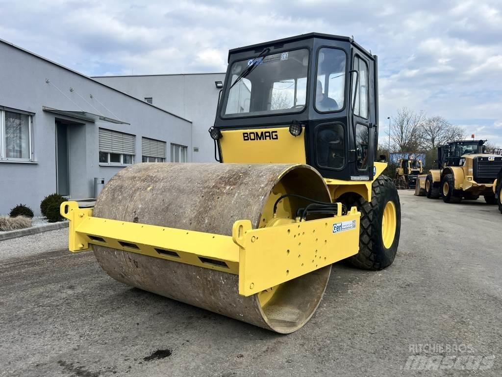 JCB Vibromax W 1402 D Trilrolwalsen