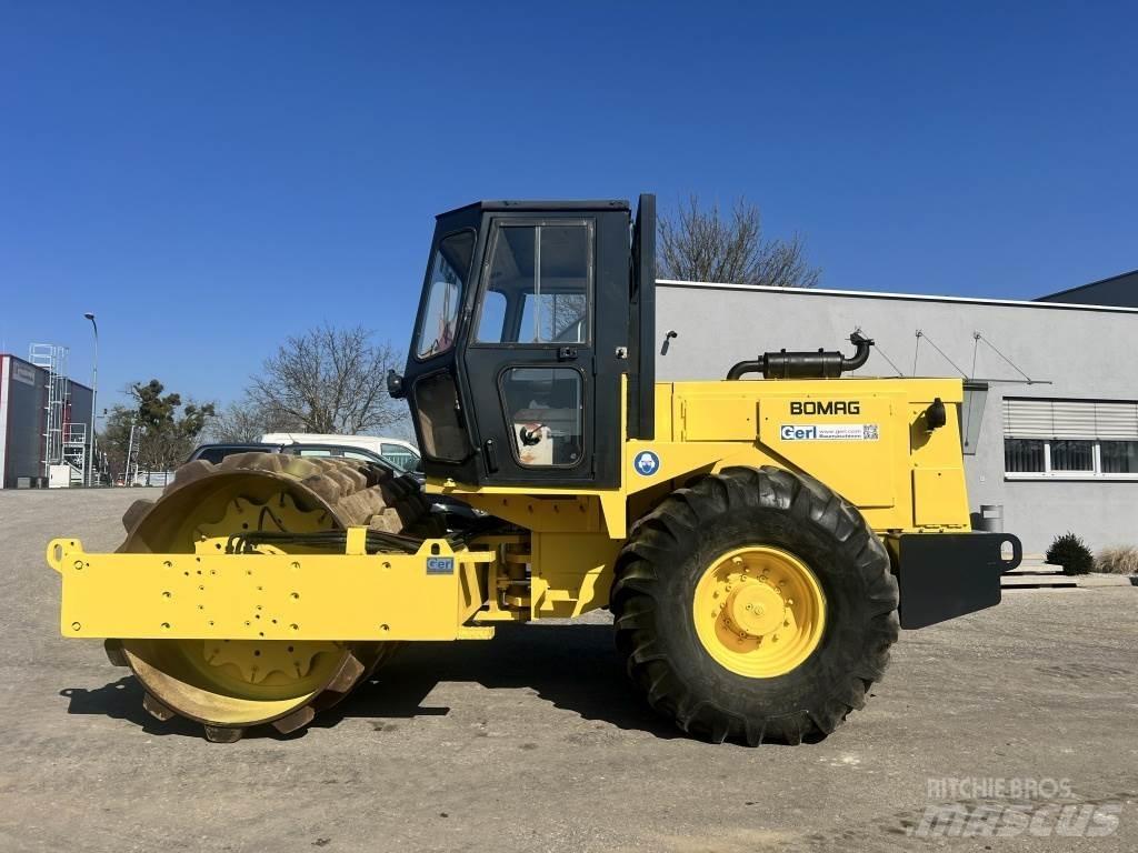 JCB Vibromax W 1402 PD Trilrolwalsen