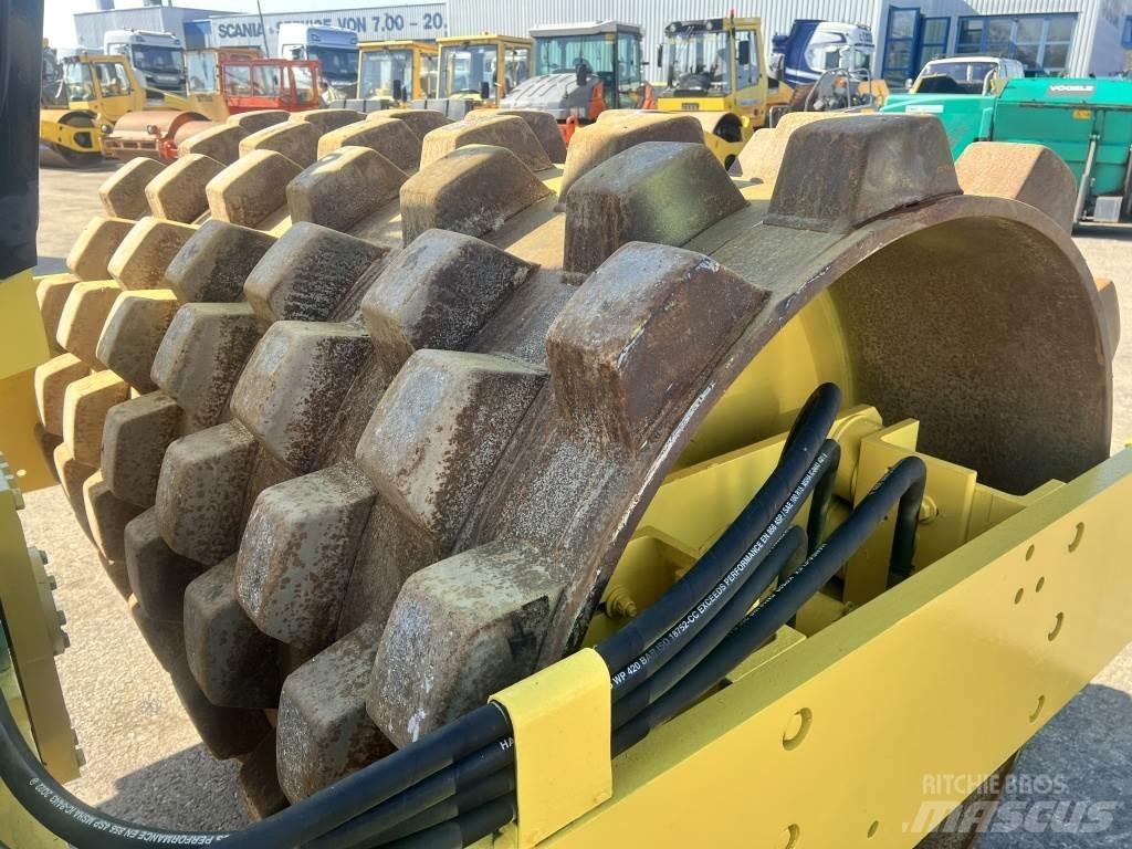 JCB Vibromax W 1402 PD Trilrolwalsen