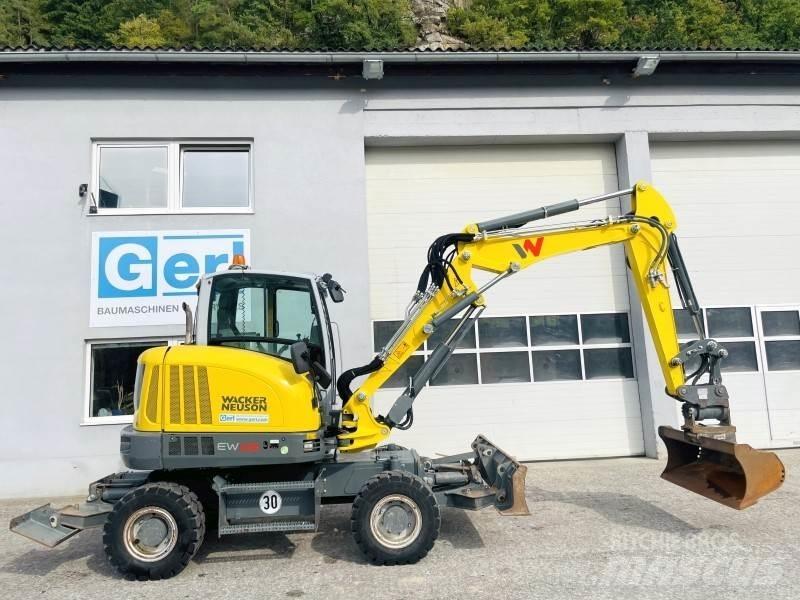 Neuson EW65 Wielgraafmachines