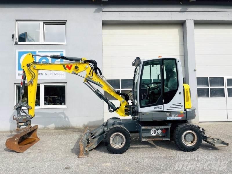 Neuson EW65 Wielgraafmachines