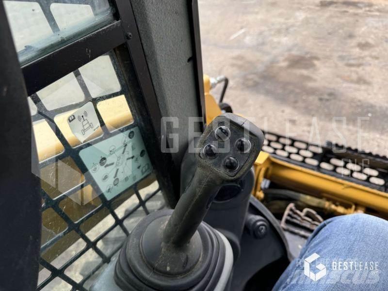 CAT 236D Miniladers