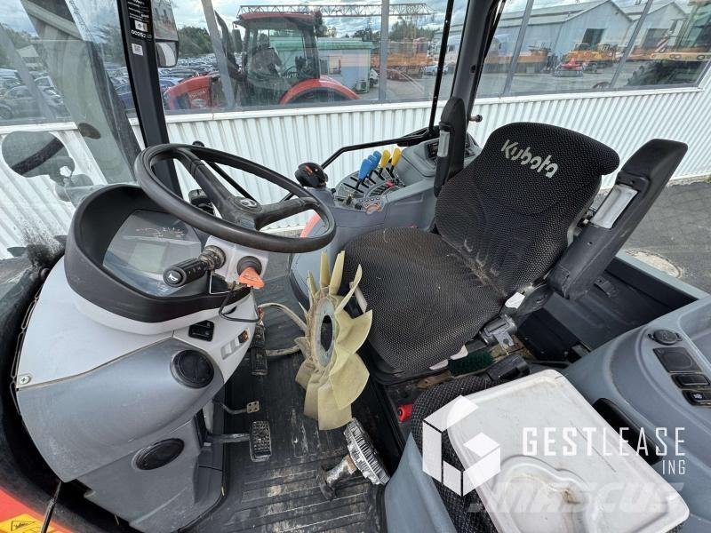 Kubota M6121 Tractoren