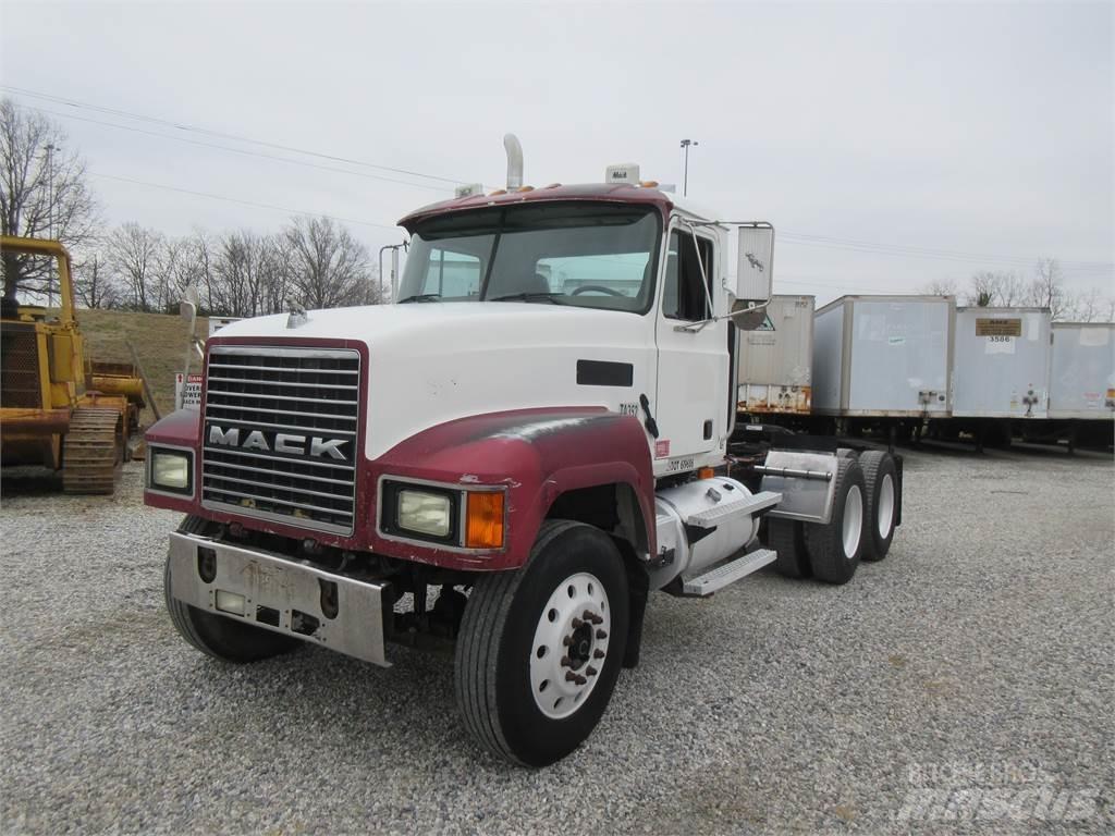 Mack CHN613 Trekkers