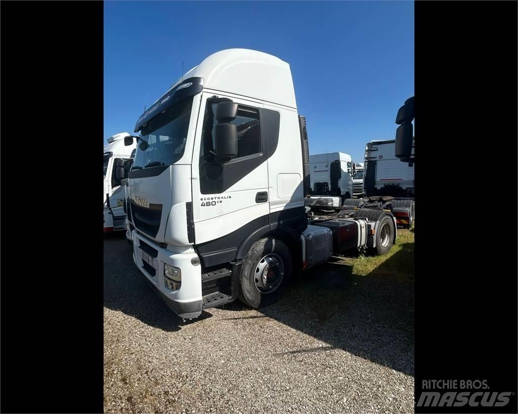 Iveco AS440S48 Bakwagens met gesloten opbouw
